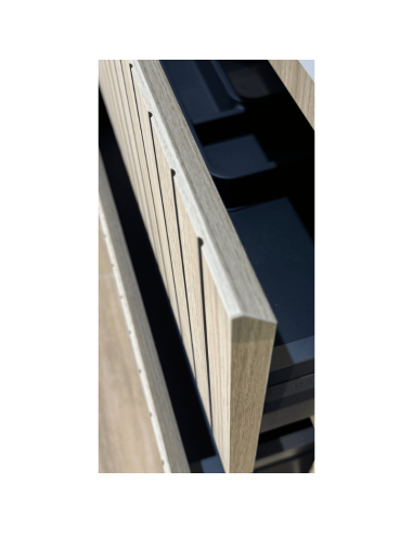 Mueble baño suspendido Boreal rayas (Detalle puerta)