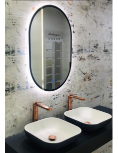 Espejo de baño ovalado L06 con marco negro.